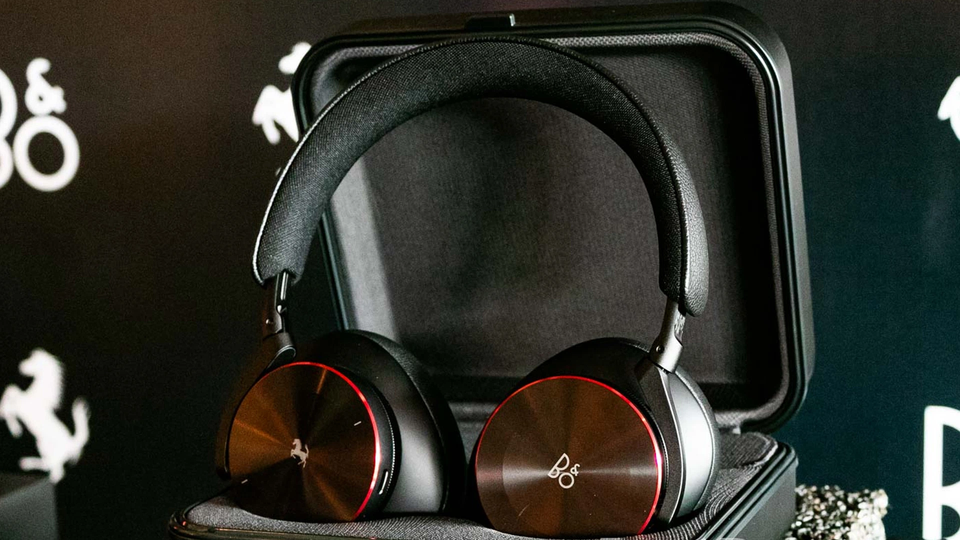 هدفون فراری Premium over-ear headphones