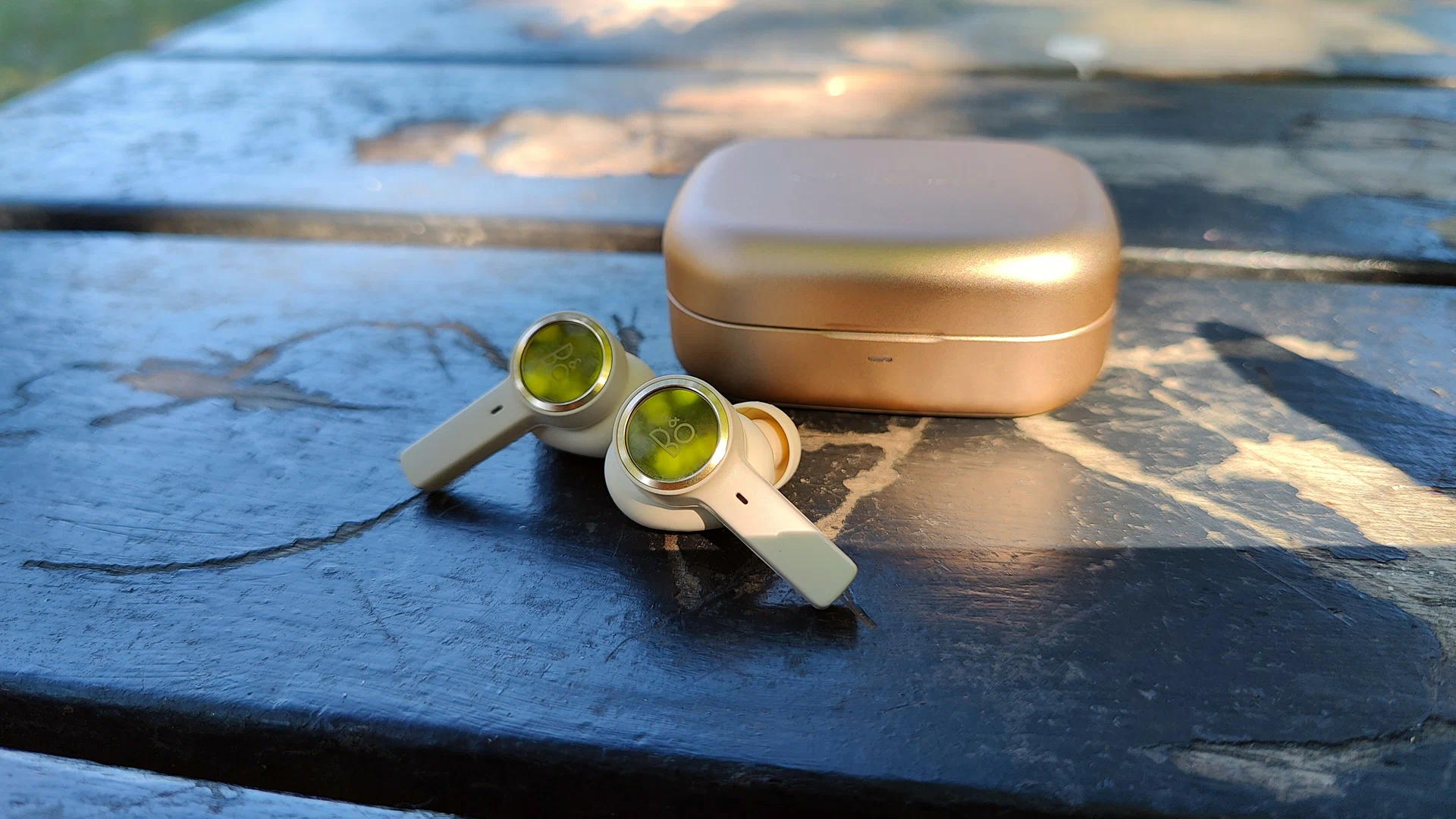 طراحی Beoplay EX؛ ارگونومیک و نویز کنسلینگ
