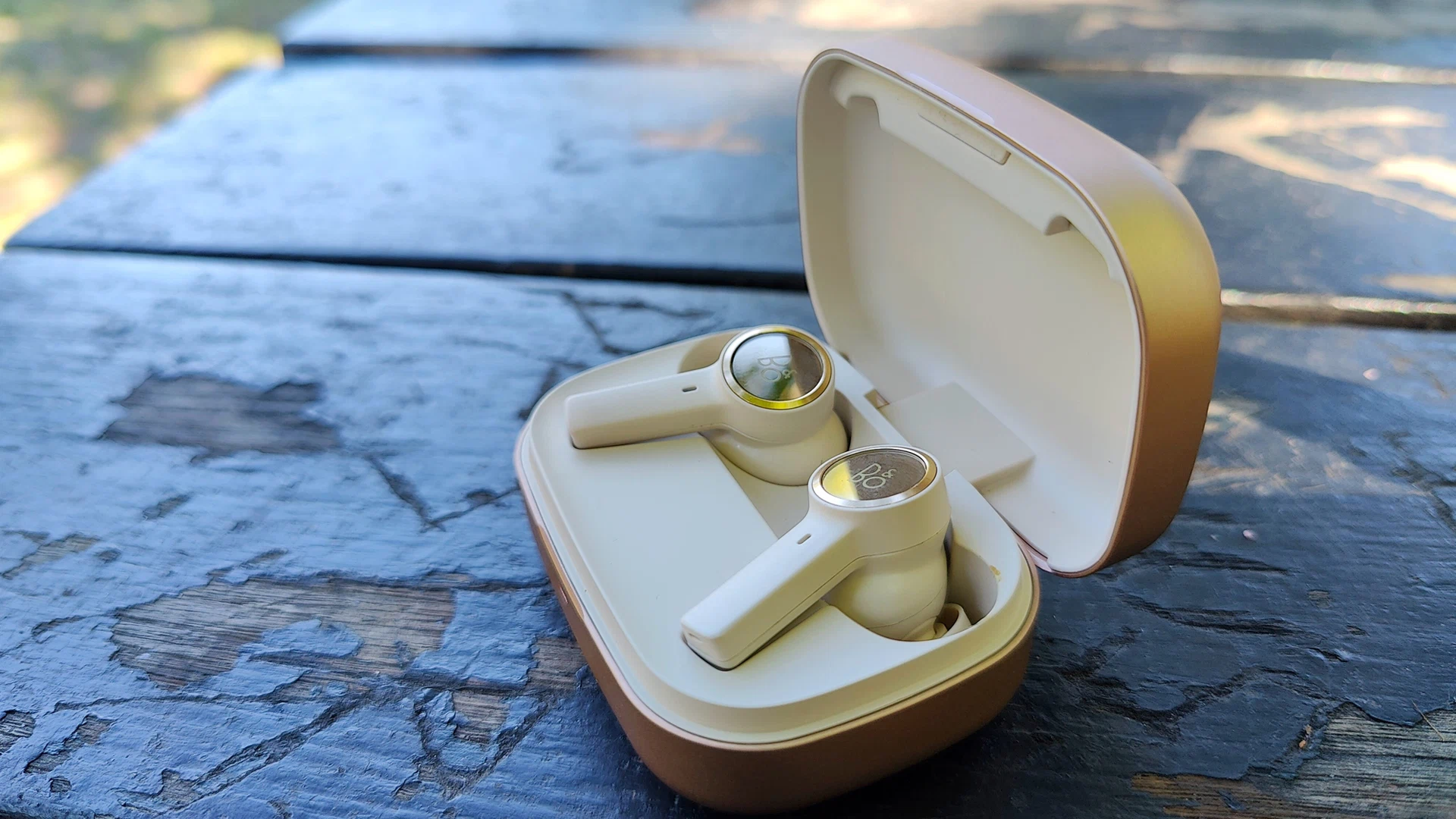 طراحی Beoplay EX برای ورزش و مطالعه و موسیقی