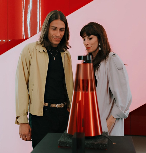 جزئیات دقیق در برش و طراحی Beosound 2 Ferrari