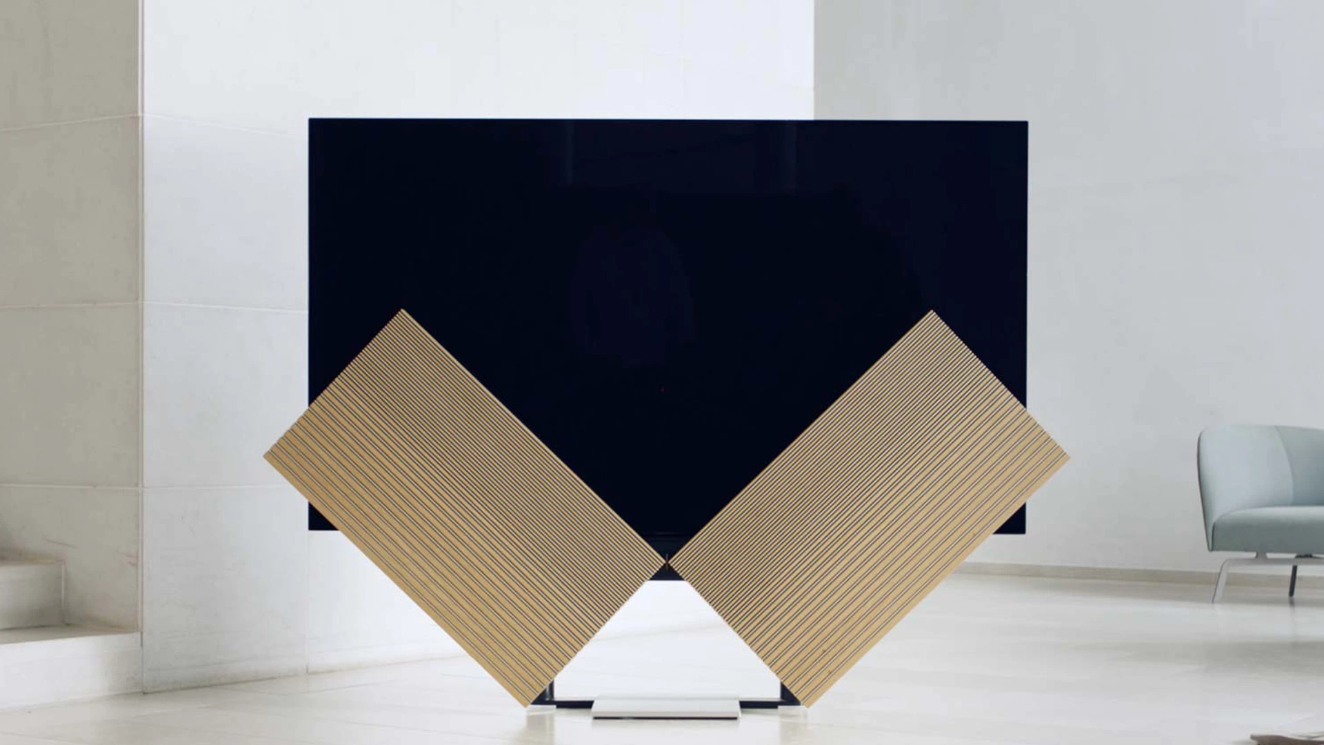 مقایسه تصویر و صدا در Samsung QLED vs Bang & Olufsen OLED