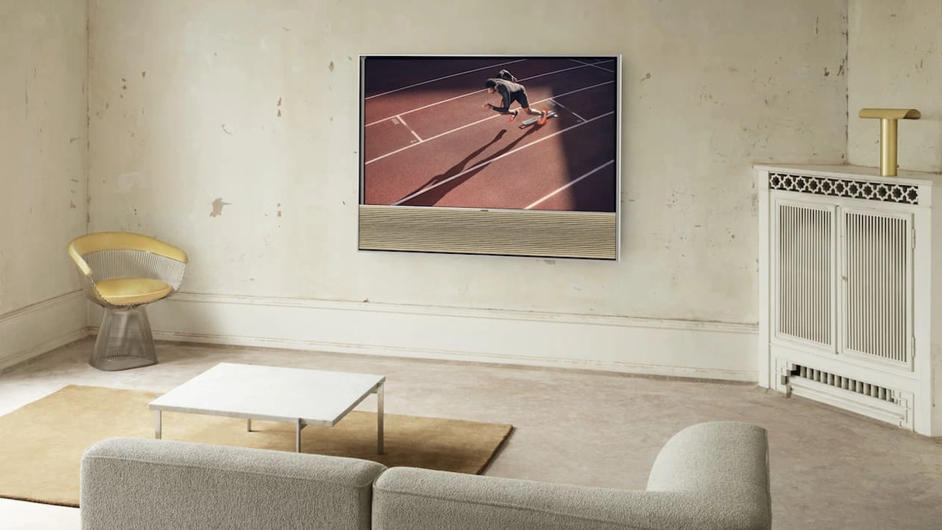 مقایسه تصویر و صدا در Samsung QLED vs Bang & Olufsen OLED