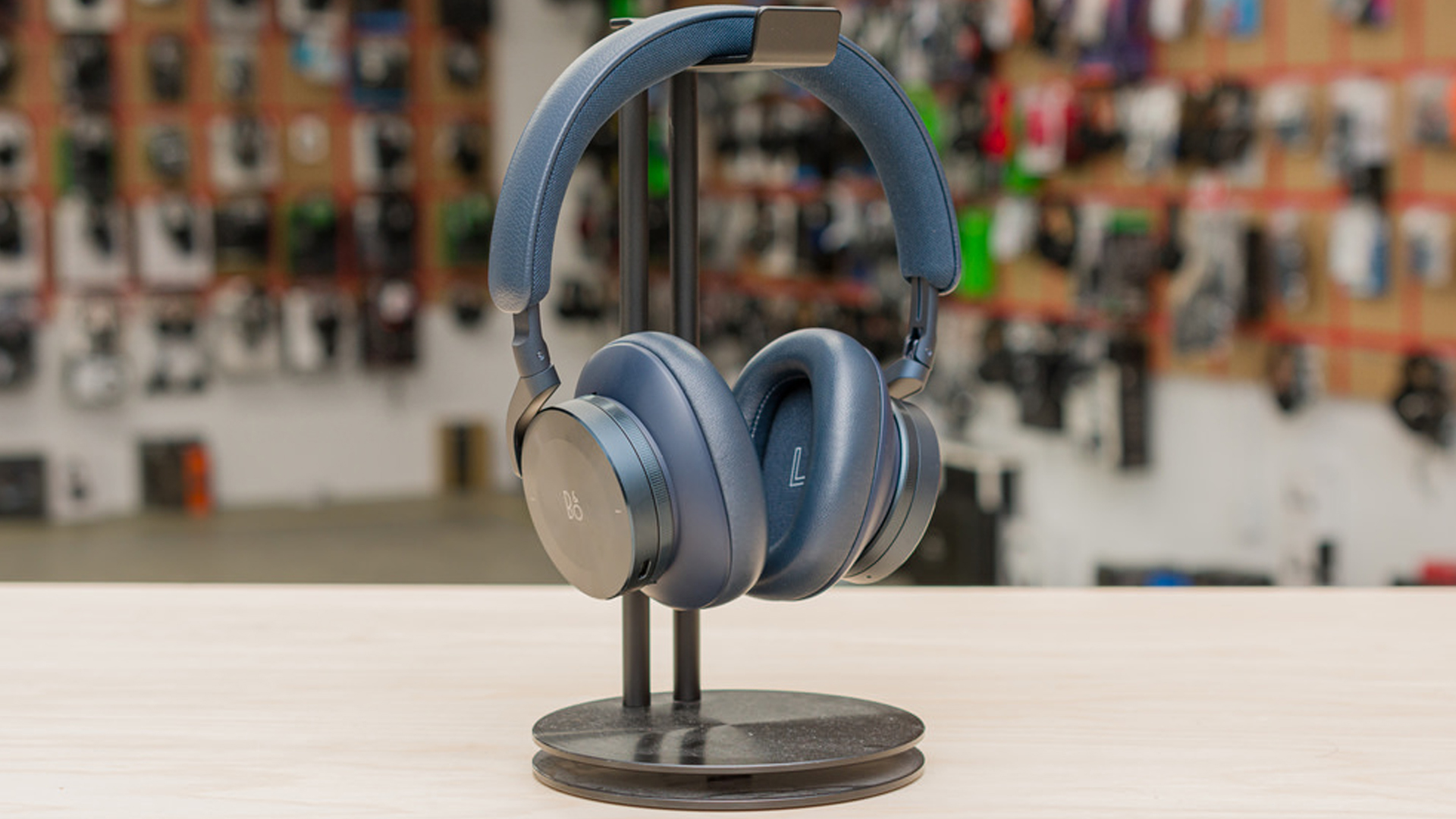 Bang & Olufsen Beoplay H95 بهترین هدفون Bang & Olufsen برای موسیقی