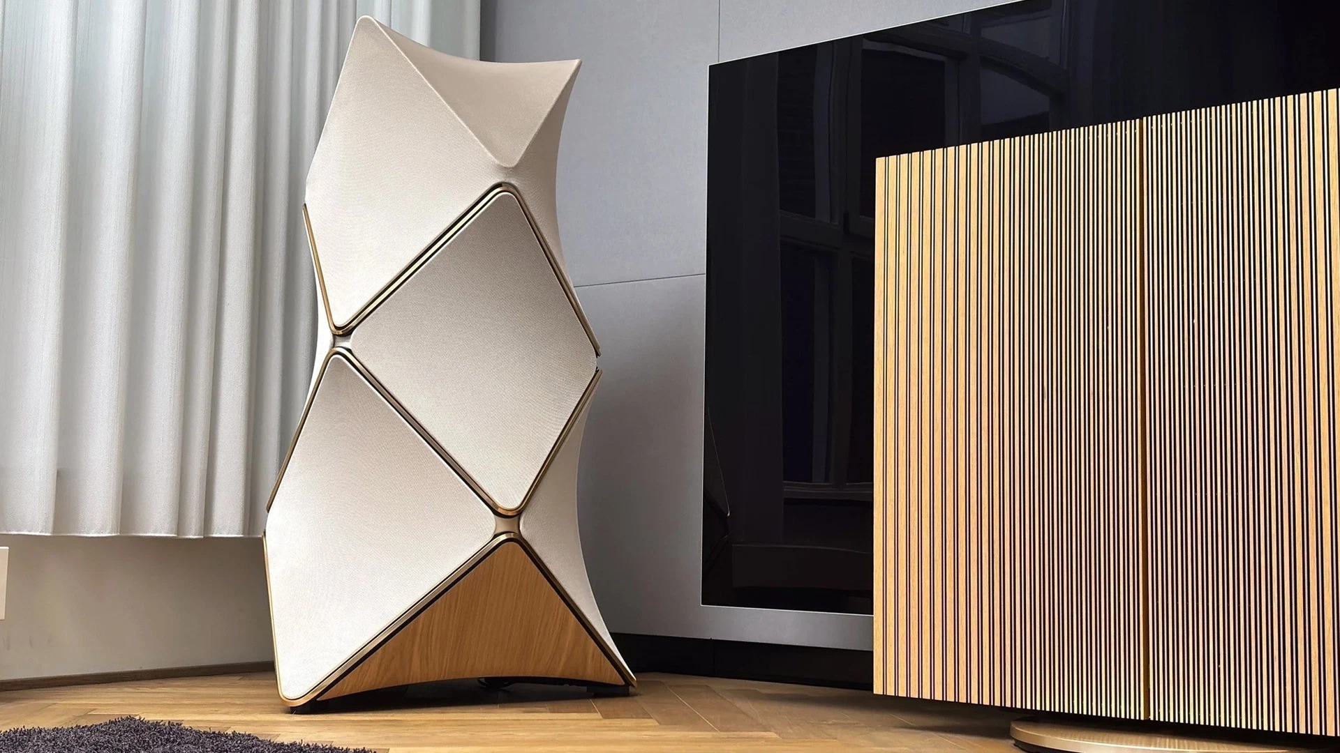 بهترین اسپیکرهای لوکس دنیا B&O Bang olufsen