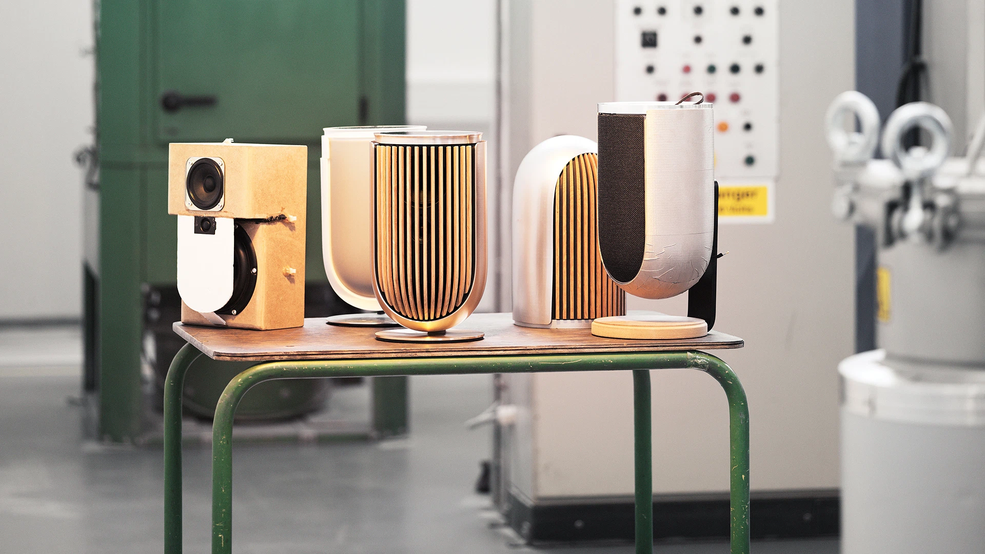 راهنمای خرید B&O برای خانه: انتخاب اسپیکر، ساندبار و سیستم‌های کامپکت