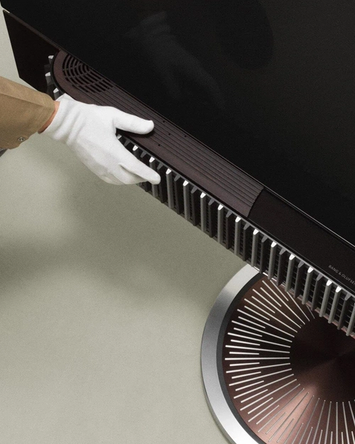 ۳. ساندبار دالبی اتموس؛ تجربه سینمای خانگی بدون کابل کشی پیچیده