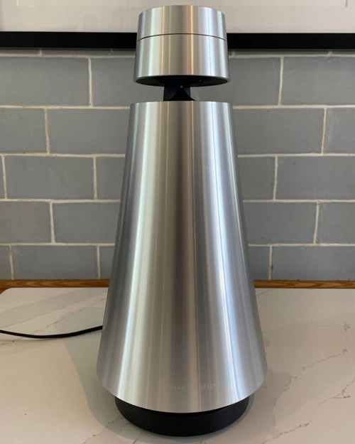 اسپیکر B&O؛ آلومینیوم آنودایز و کمال آکوستیک.