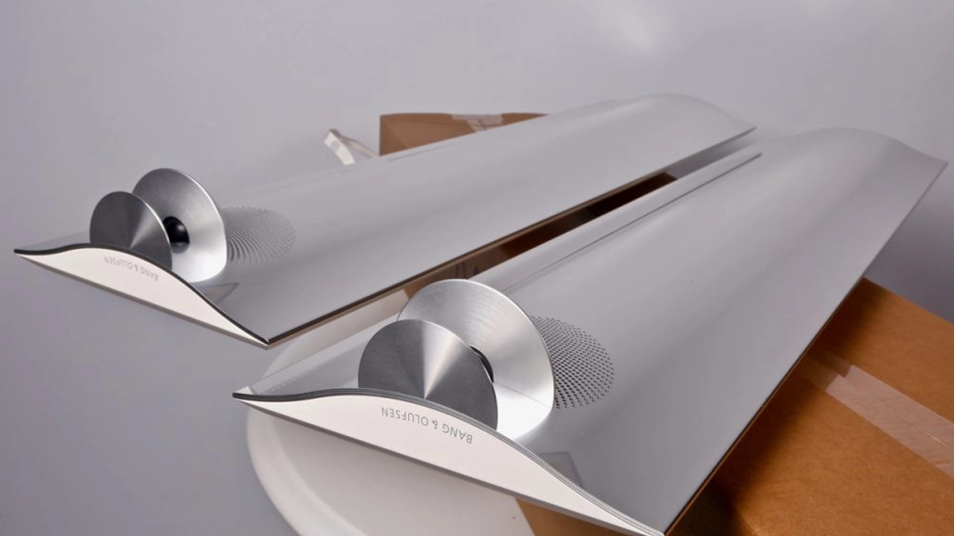تکنولوژی لنز آکوستیک B&O (Acoustic Lens)