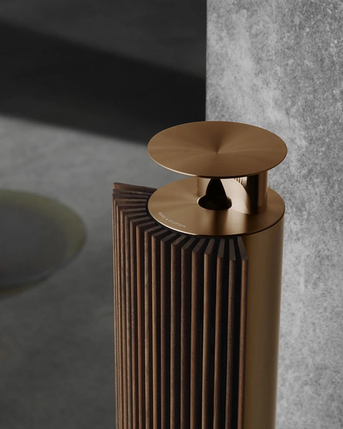 دالبی اتموس و آکوستیک لنز در اسپیکر ایستاده بلند Beolab 18