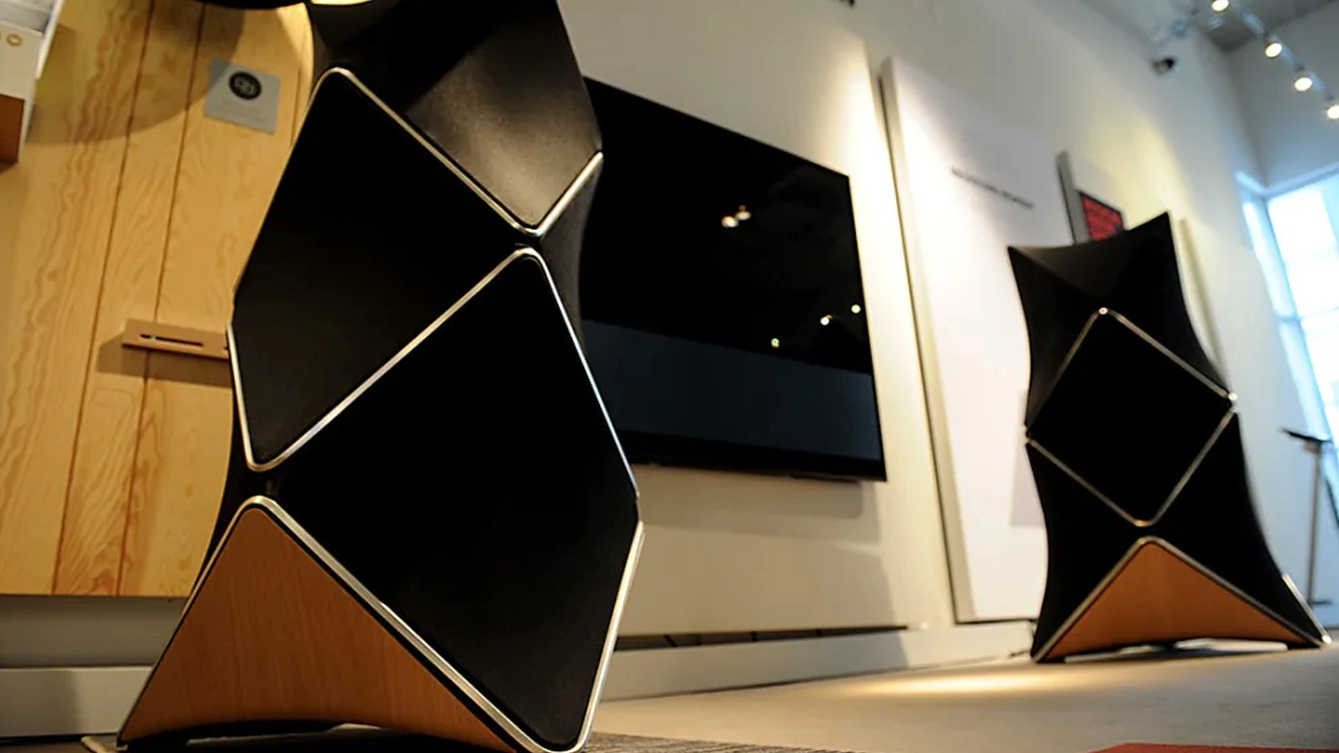 فلسفه طراحی B&O Beolab 90