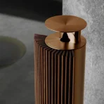 Beolab18-Walnut-resized-lifestyle-1 اسپیکر ایستاده Beolab 18 برنزی