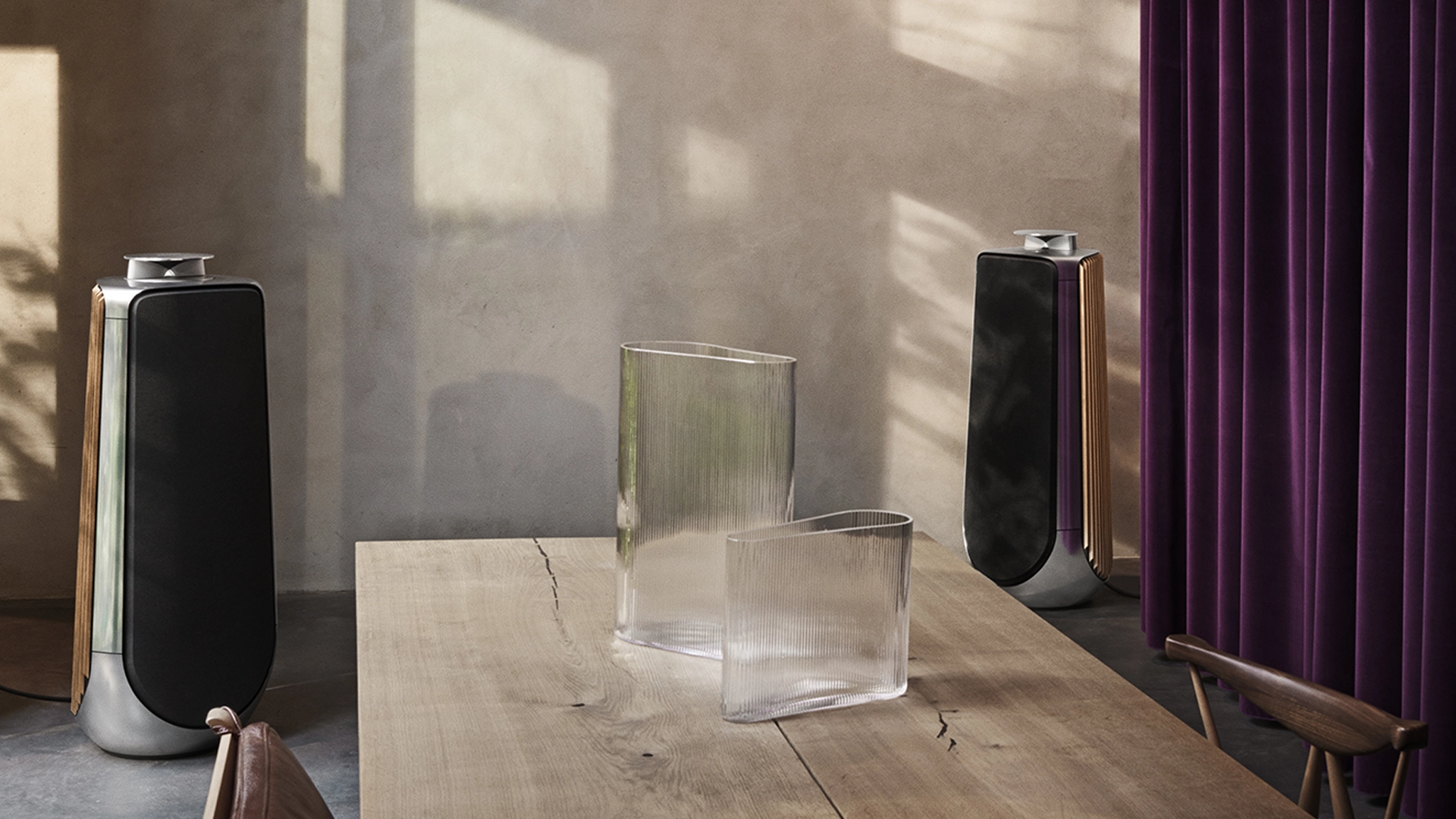 مقایسه هارمن کاردن Citation Surround در مقابل اسپیکرهای سری Beolab B&O