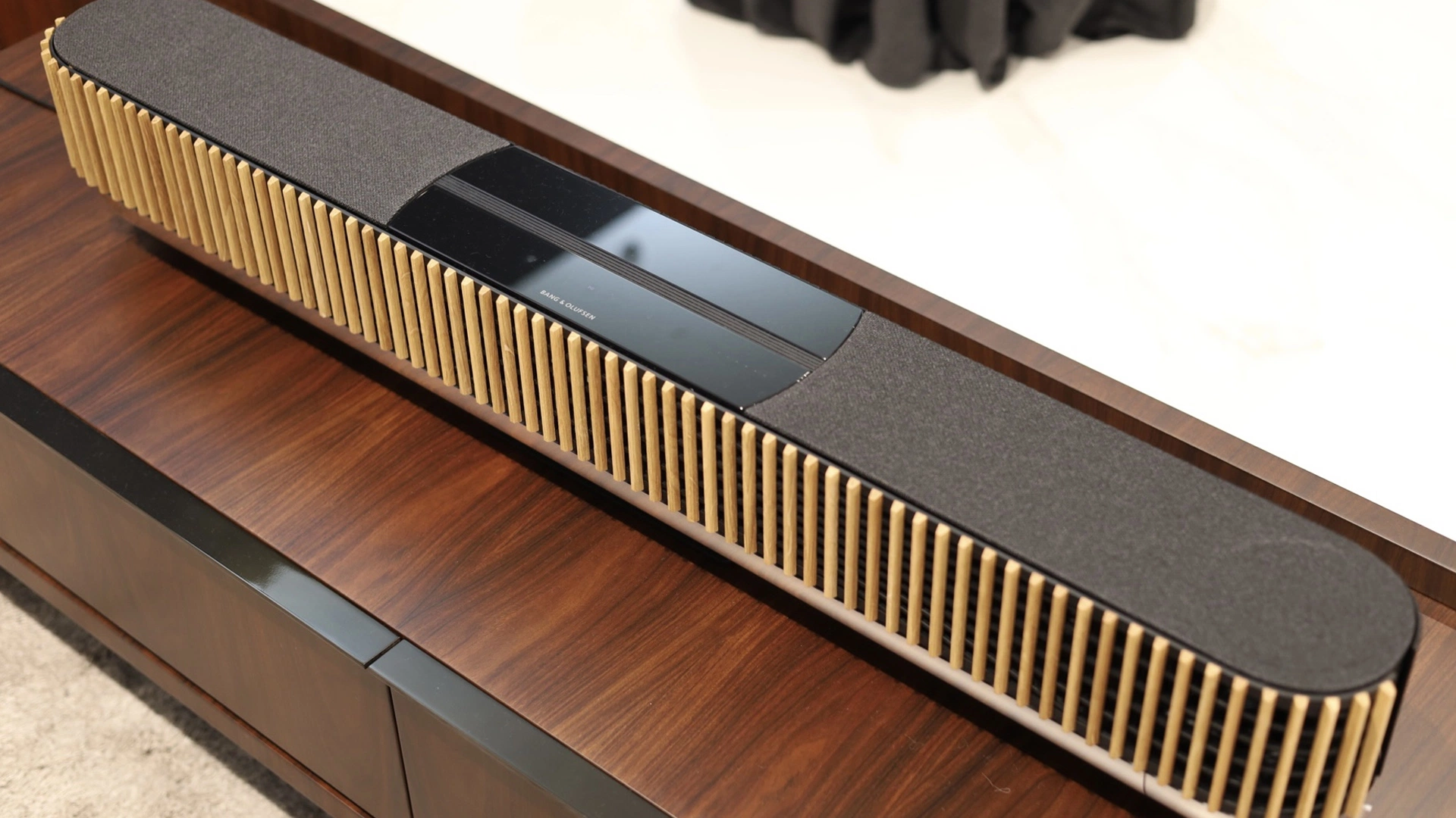 ساندبار لوکس چوبی بنگ اند آلفسن