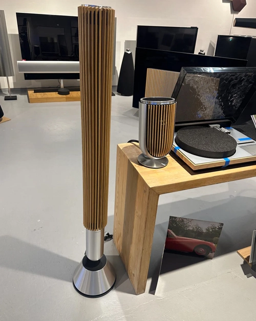 مقایسه هارمن کاردن Citation Surround در مقابل اسپیکرهای سری Beolab B&O