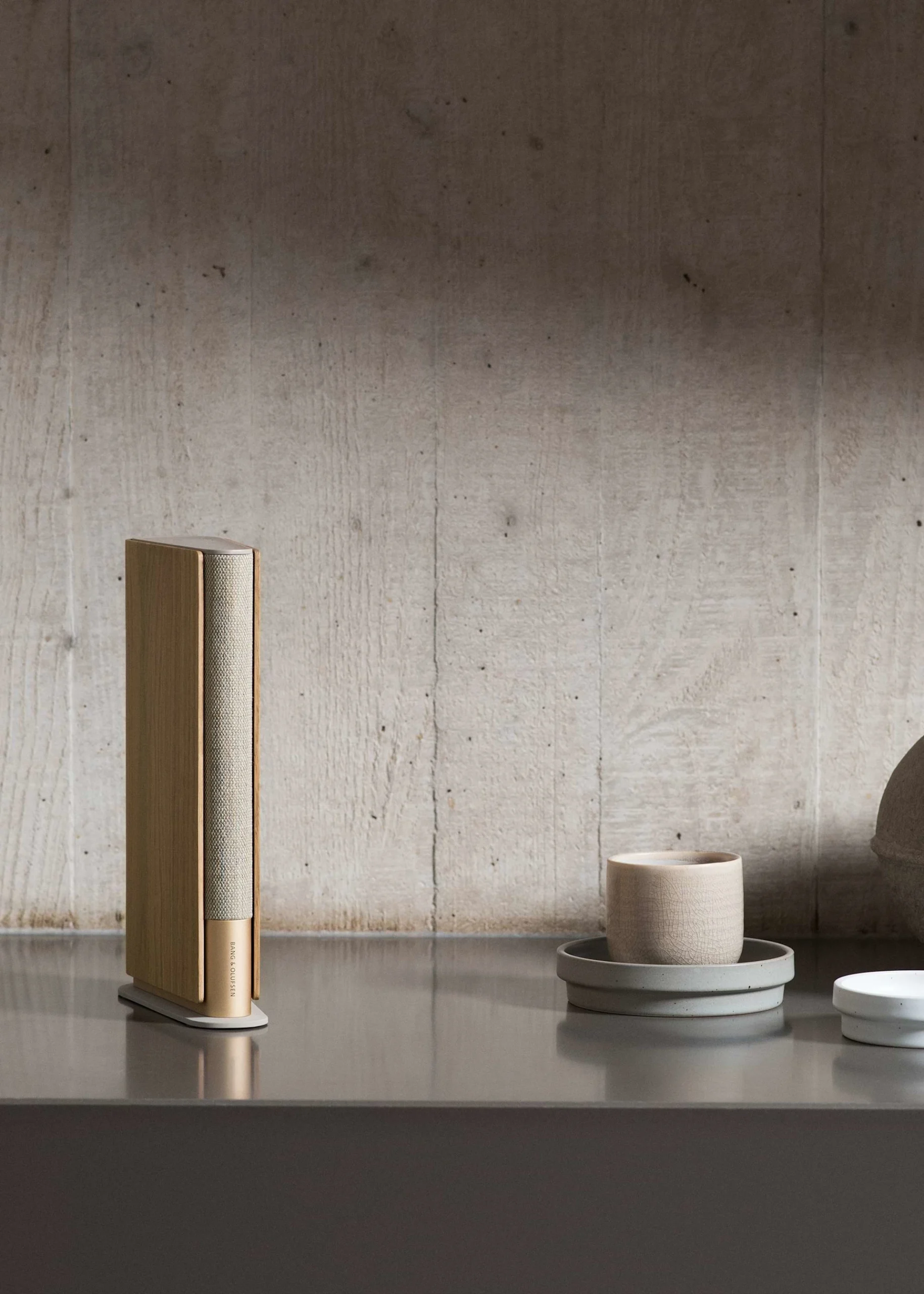 اسپیکر خانگی Beosound Emerge رومیزی با صدای سه بعدی