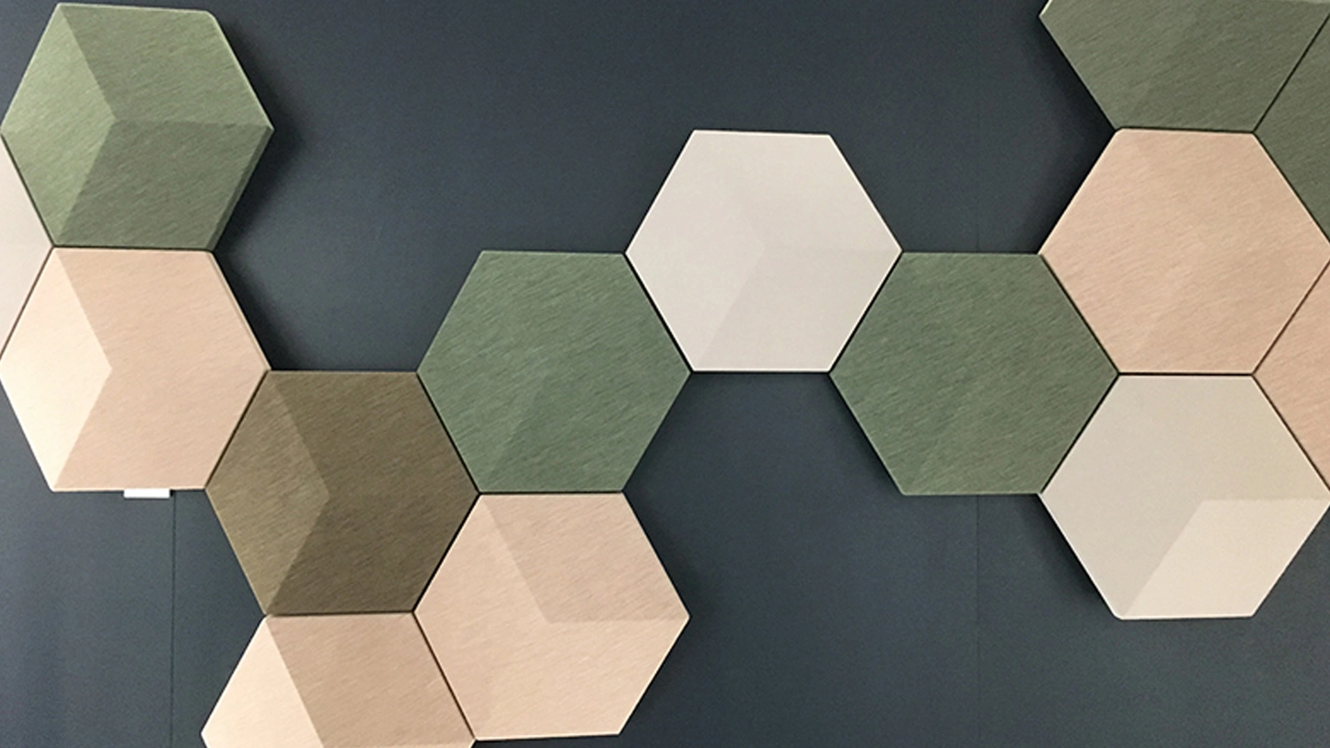 اسپیکر دیواری شش ضلعی هوشمند و مخفی با Beosound Shape