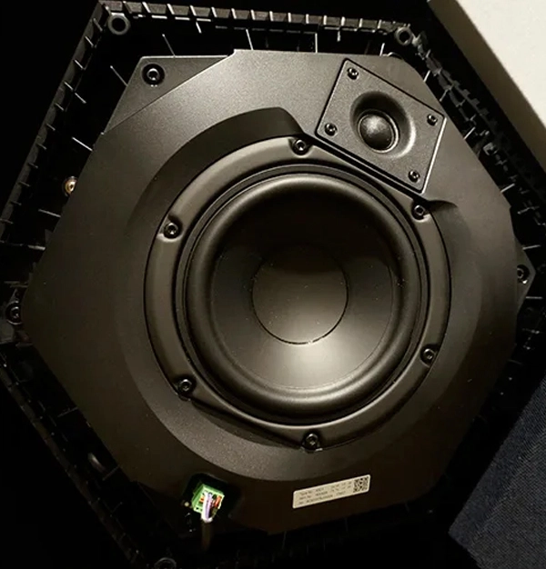 اسپیکر دیواری شش ضلعی هوشمند و مخفی با Beosound Shape